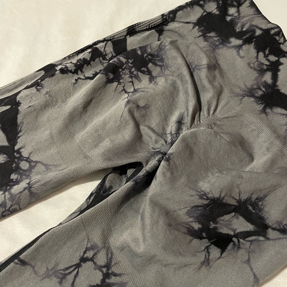 Black and Gray Tie-Dye Booty leggings